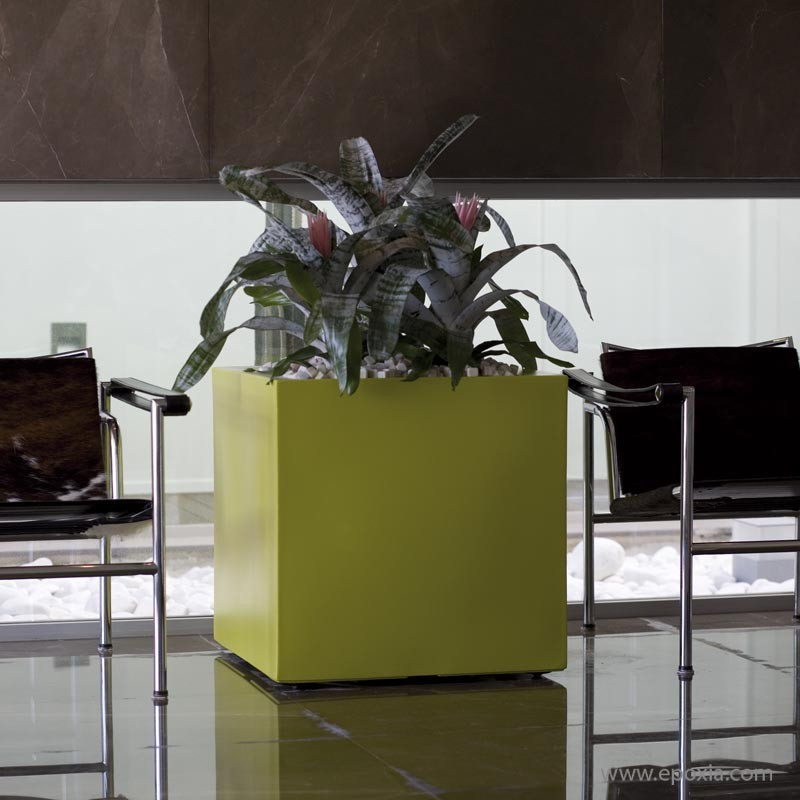 Grand pot Cube pour intérieur et extérieur; Vondom - Epoxia mobilier
