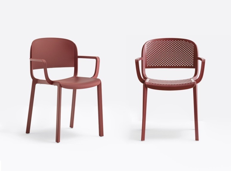 Fauteuils empilables Dome 265 et 266, finition polypro bordeaux