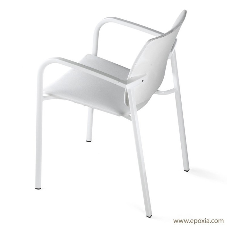 Chaise empilable 4 pieds Bio, assise en polypropylène, avec accoudoirs.