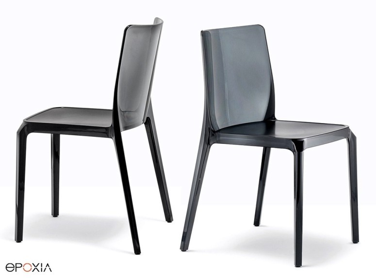 Chaises Blitz empilables en polycarbonate