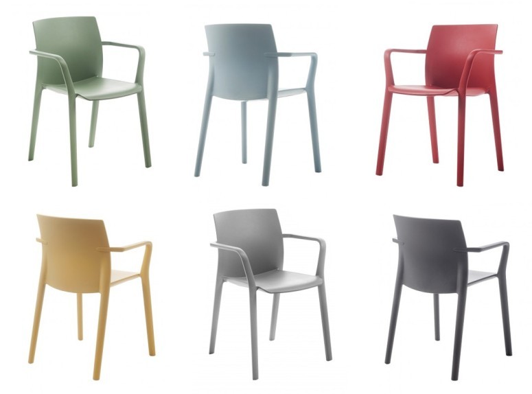 Chaises empilables Klia en polypropylène, disponibles en 9 couleurs actuelles.