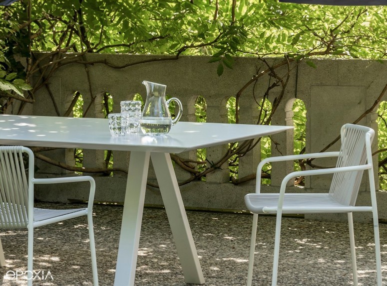 Fauteuil Tribeca et table Arki par Pedrali