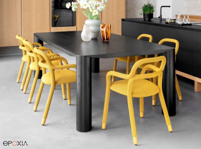 Table Eggen placage frêne teinté noir, par Midj, avec sièges Pippi