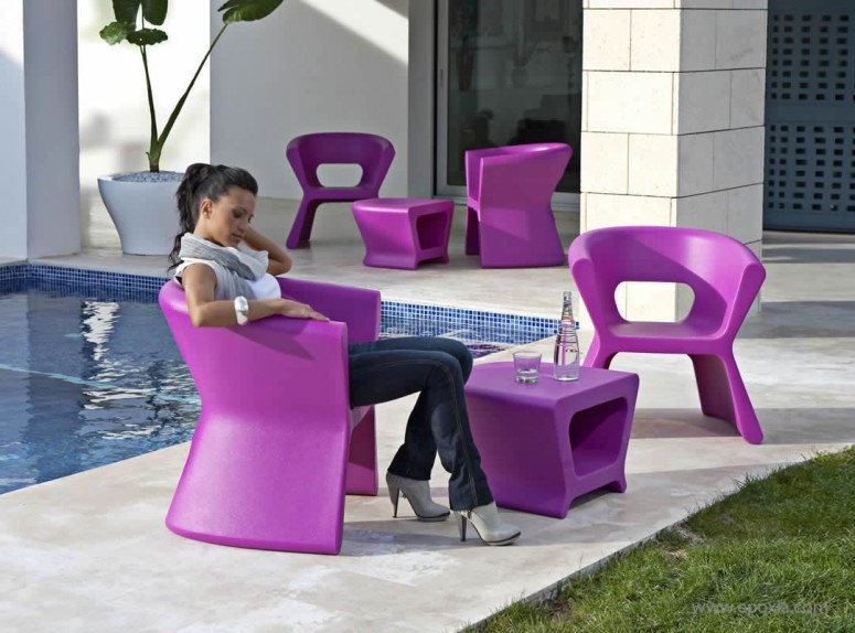 Fauteuils et table basse outdoor Pal fushia