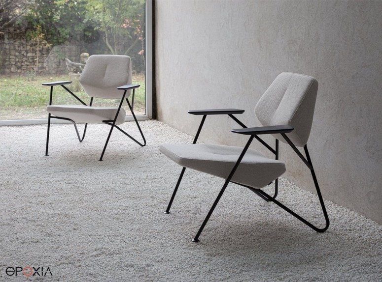 Fauteuil design Polygon, pieds noirs assise tissu gris