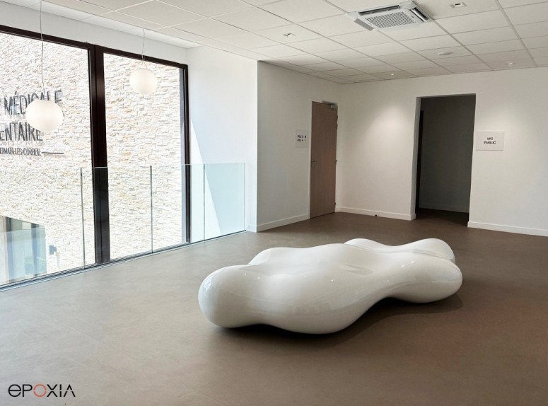 Réalisation client, banc Lava indoor, finition laqué blanc