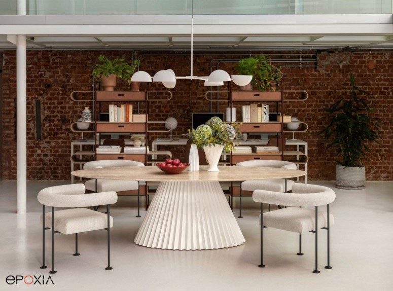 Table design Plissé par Midj, avec chaises Amelie