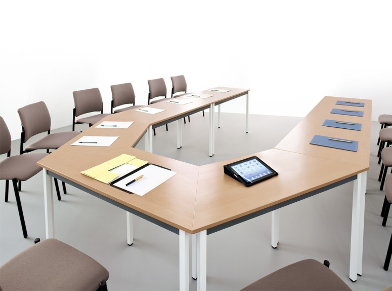 Table de réunion Modulaire avec modules format rectangle et trapèze. Finitions Pommier Royal