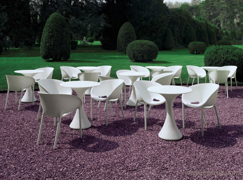 Tables outdoor Kissi Kissi par Miki Astori