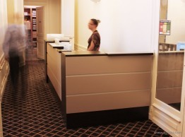 Réalisation banque d'accueil sur mesure 10