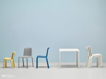Ambiance collection chaises et table Snow par Pedrali