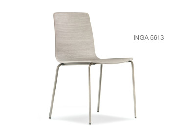 Chaise empilable Inga 5613, assise bois.