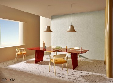 Table Frank base aluminium laqué rouge et plateau verre