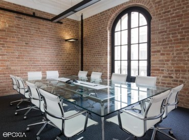 Grande table en verre transparent Unitable, avec fauteuils Una résille et alu poli