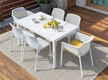 Chaises et fauteuils Net autour d'une table Rio en aluminium
