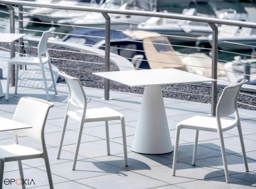 Chaises Ara pour terrasse, par Pedrali