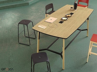 Table de réunion Nouvelle vague. Structure noire, pied bois/acier assorti