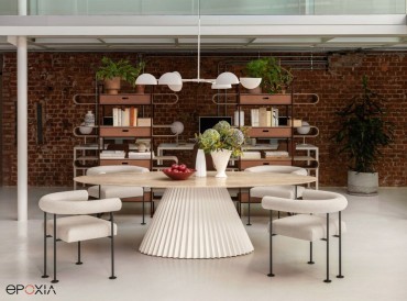 Table design Plissé par Midj, avec chaises Amelie