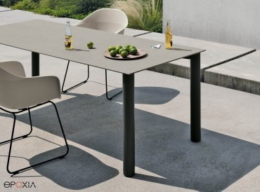 Table indoor / outdoor Bodoni par Kristalia