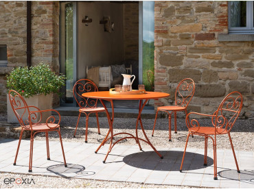 Mobilier de jardin, chaises Caprera et table Pigalle, couleur rouge érable