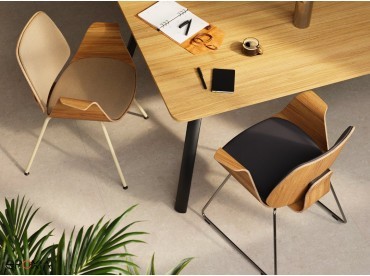 Chaises Klasik, accoudoirs bois, pieds métal luge ou 4 pieds