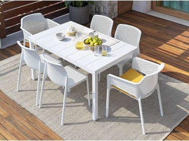 Chaises et fauteuils Net autour d'une table Rio en aluminium