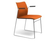 Fauteuil Adela pied traineau avec accoudoirs, assise et dos tapissés