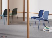 Chaise visiteur Aia, entièrement tapissée