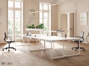 Bench 4 postes Itube, finition plateau Fenix blanc, pieds blancs