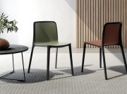 Chaises empilables, coque vert olive et terracotta