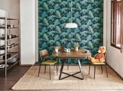Chaises Joe, pieds métal, assise en tissu Main Line Flax et dossier en bois.