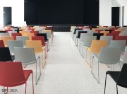 Chaises de conférence colorées Finn