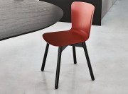 Chaise et fauteuil Calla, pied bois