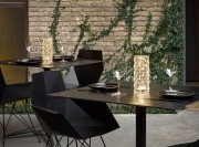 Lampes de table Marquis par Vondom. Sur batterie lumière blanche, finition verre