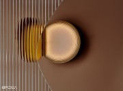 Applique murale Poudrier, la lumière est diffusée par un épais pavé de verre