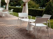 Fauteuils Ara pour terrasse, par Pedrali