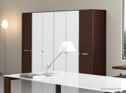 Détail armoire blanc laqué et wengé