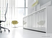 Armoire basse Wing 6 portes, façade laque brillante blanche, pont laqué blanc mat