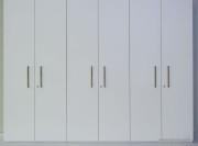 Armoire portes battantes Oxwood poignées verticales