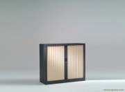 Armoire basse à rideaux corps anthracite / rideaux érable