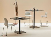 Table hauteur standard et mange debout Aski