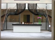 Réalisation banque d'accueil laque blanche et béton