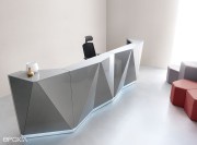 Banque d'accueil design Alpa avec façade verre teinté gris