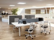 Bench 4 postes Atreo, avec colonne technique centrale pour remontée du câblage
