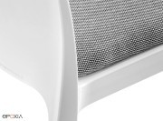 Détail assise tissu, structure polycarbonate blanc opaque