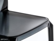Chaise Blitz empilable en polycarbonate fumé transparent, détail assise