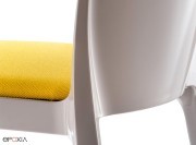 Chaise Blitz empilable en polycarbonate sable opaque, assise tissu