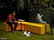Banc modulaire Sarek outdoor composé de modules couleur Tundra et Olive. Ecran de séparation haut outdoor