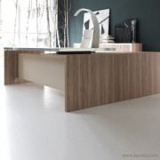 Bureau Athos avec extension latérale Tortora et voile de fond cuir Tortora