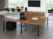Bureau direction mélaminé Noyer avec retour, piètement noir